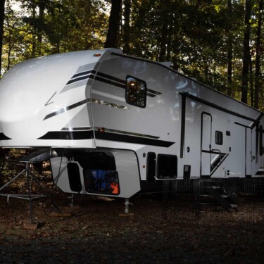 must have features in a fifth wheel for camping