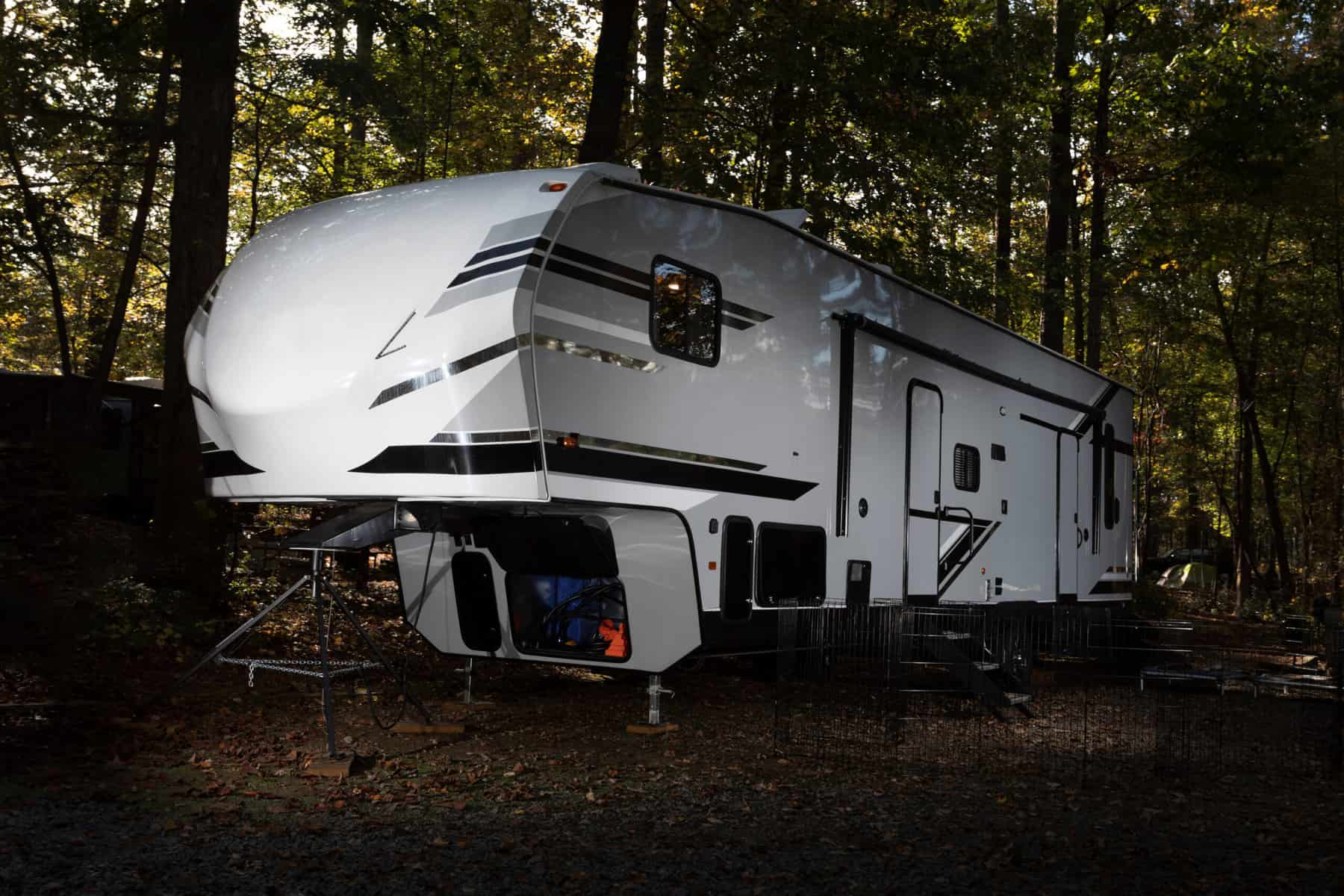 must have features in a fifth wheel for camping