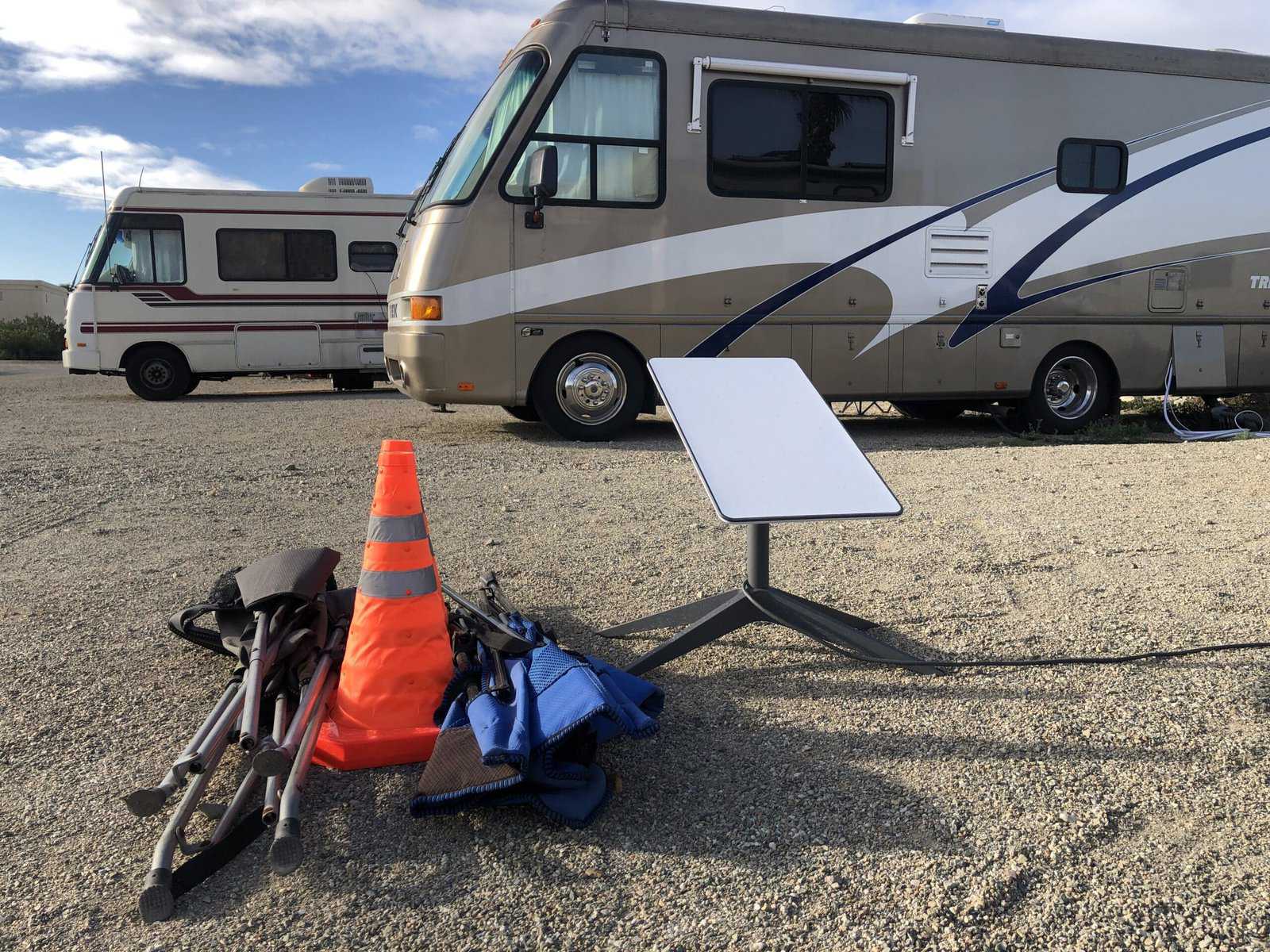 Motorhome with Starlink ROAM for RVers