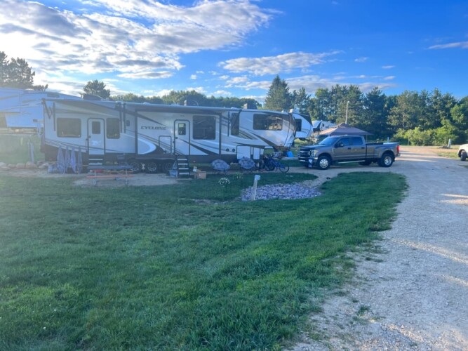 RV site at Fox Hill RV Resort & Campground. (Image: @HomingWhileRoaming, RV LIFE Campgrounds)