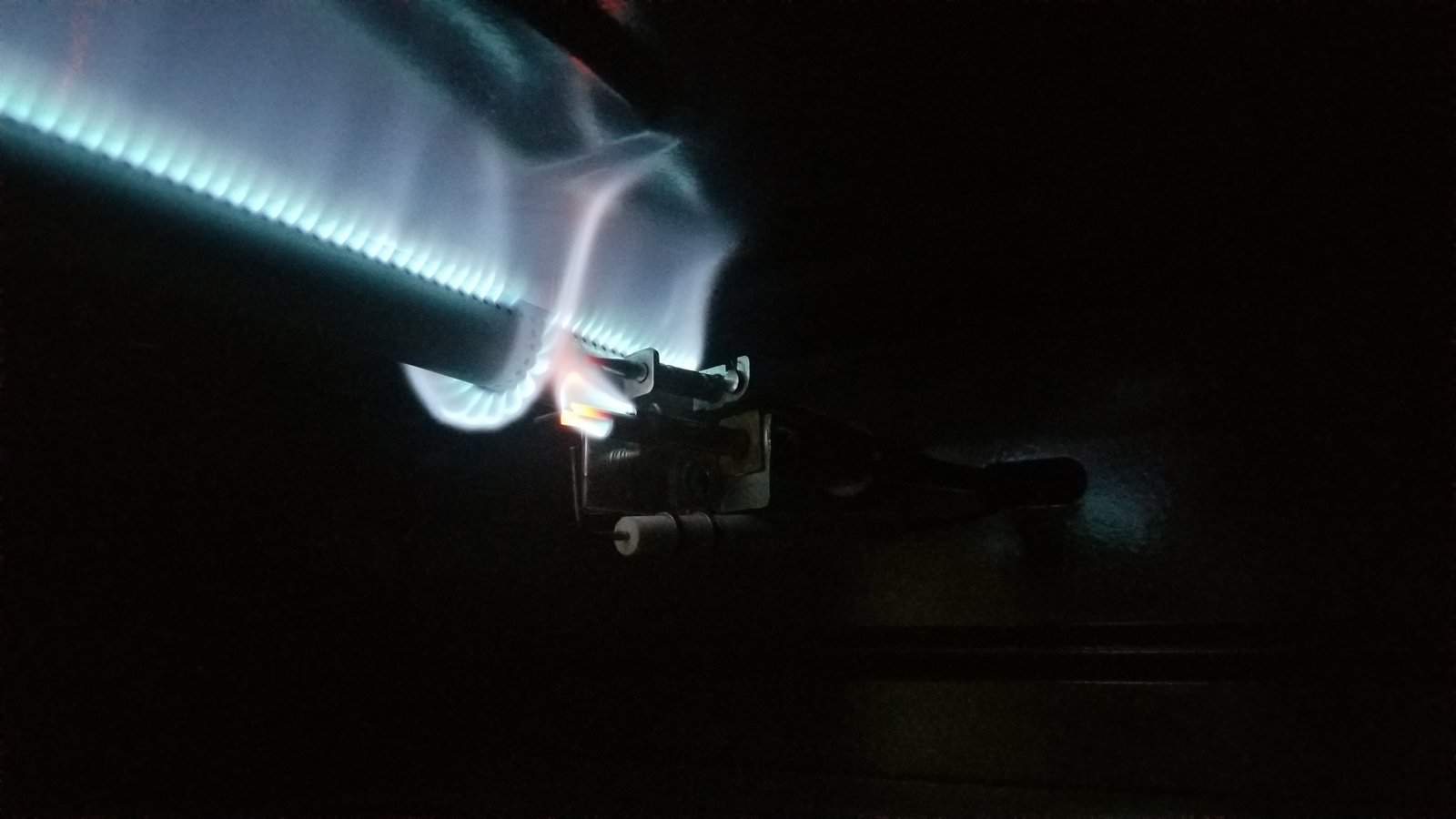 RV oven gas manifold makes baking tricky. (Image: @AlexP, iRV2 Forums member)